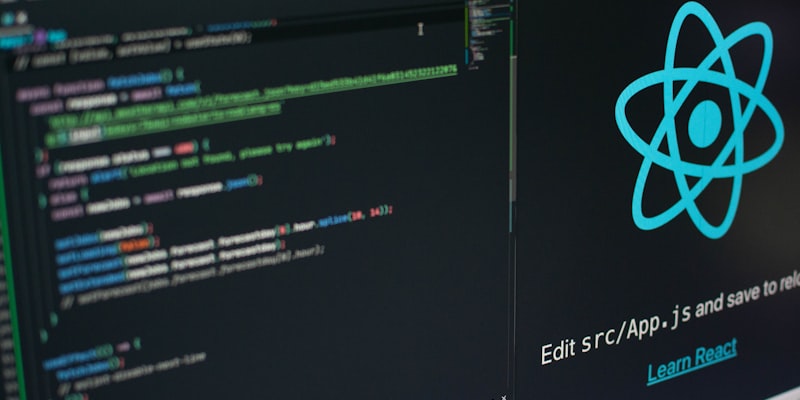 网络安全概念图 - 数字化锁保护着发光的全球网络
